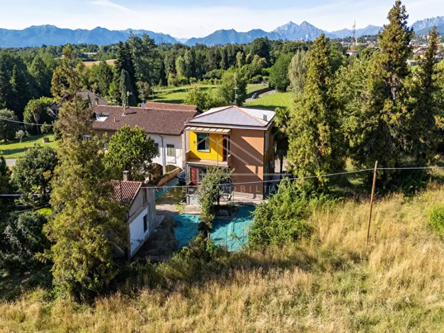Immagine 2 di Casa bifamiliare in vendita  in Via Quintino Sella a Triuggio