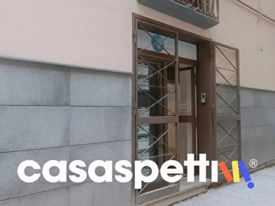 Immagine 1 di Negozio in affitto  in Via Antonio Conforti 21 a Salerno