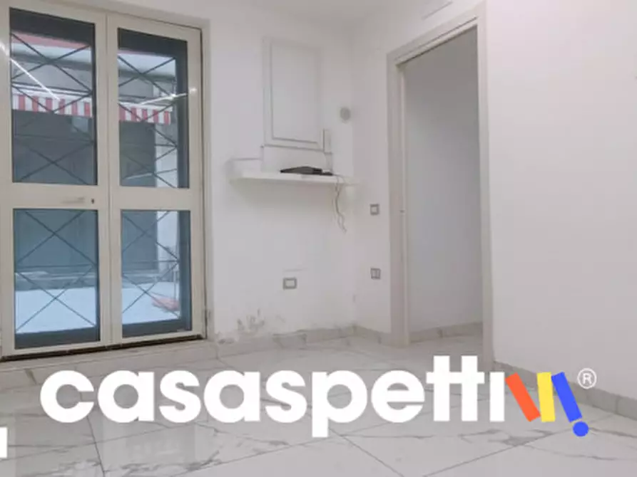 Immagine 13 di Negozio in affitto  in Via Antonio Conforti 21 a Salerno