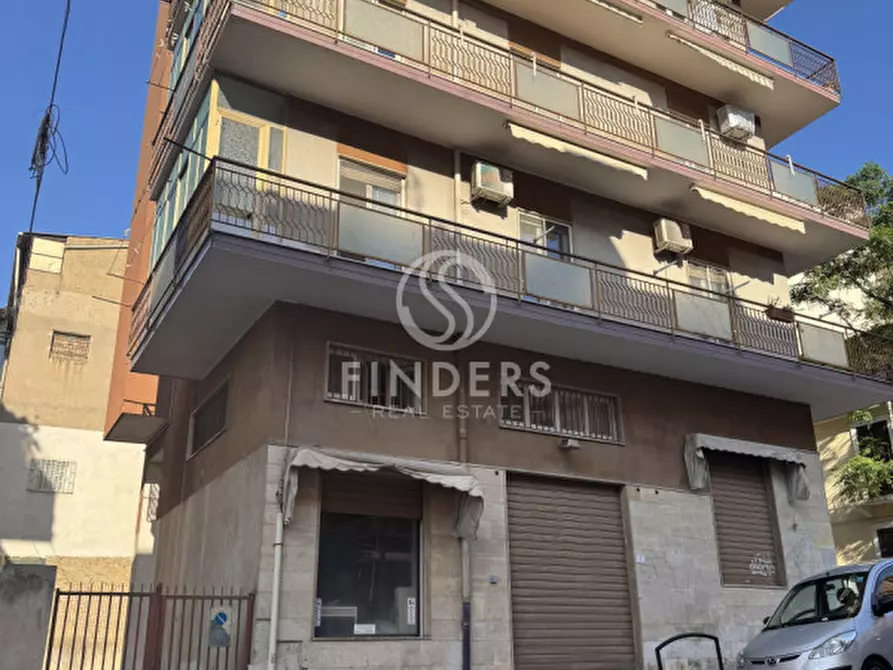 Immagine 2 di Magazzino in vendita  in via genova snc a Reggio Di Calabria