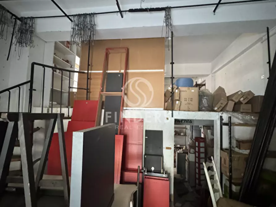 Immagine 4 di Magazzino in vendita  in via genova snc a Reggio Di Calabria
