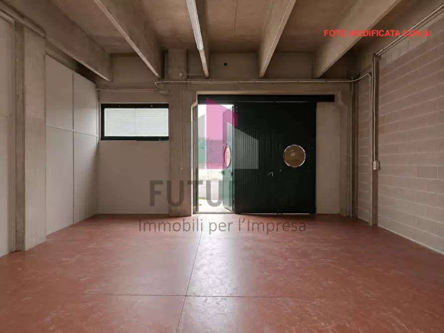 Immagine 13 di Capannone industriale in affitto  a Arcugnano