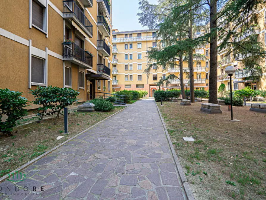 Immagine 10 di Appartamento in vendita  in via Giuseppe Mazzini a Bologna