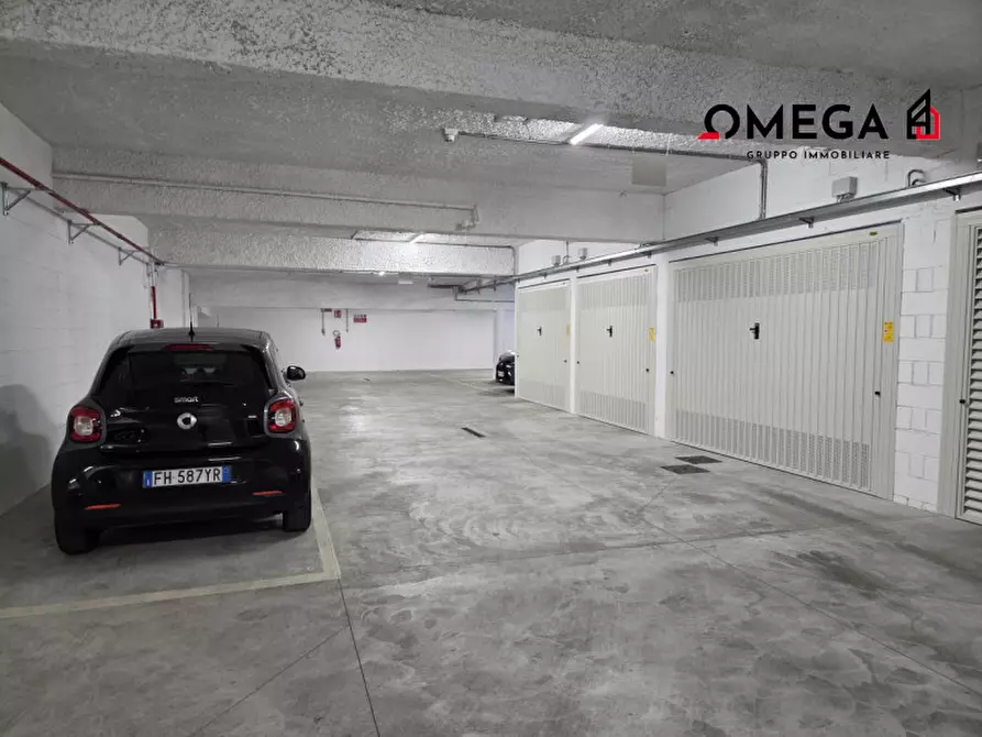 Immagine 4 di Garage in vendita  in Viale dell'Ippodromo 2-2A a Trieste