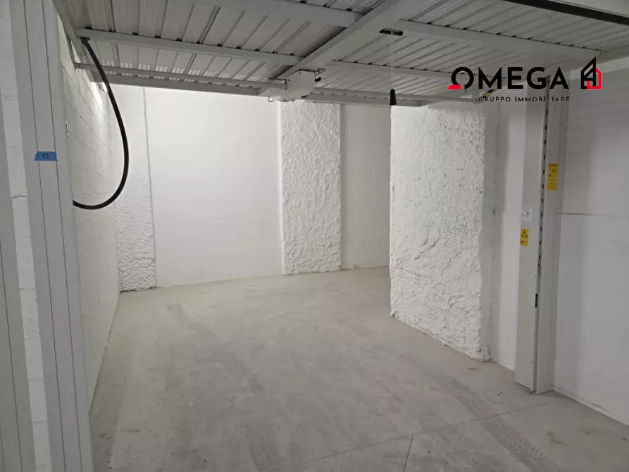 Immagine 5 di Garage in vendita  in Viale dell'Ippodromo 2-2A a Trieste