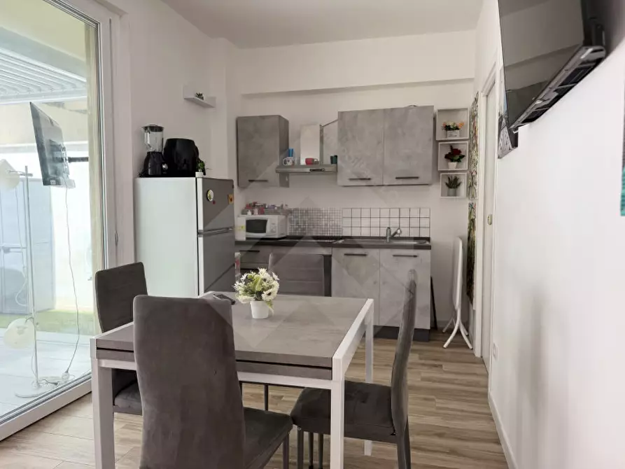 Immagine 3 di Appartamento in vendita  in Via Professor Francesco Milano, 2 a Trani