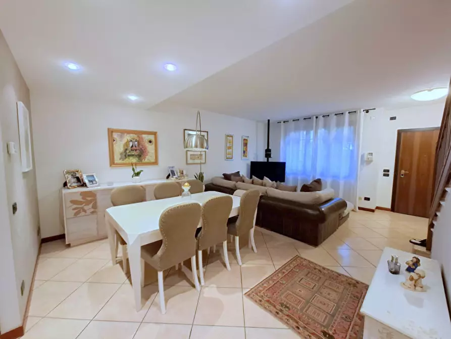 Immagine 2 di Casa trifamiliare in vendita  in Via Cristoforo Colombo a Villafranca Padovana