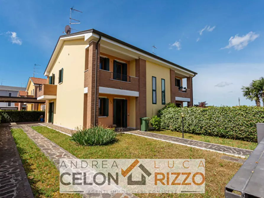 Immagine 1 di Casa bifamiliare in vendita  in Via Roma a Pozzonovo