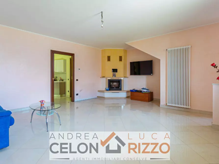 Immagine 2 di Casa bifamiliare in vendita  in Via Roma a Pozzonovo