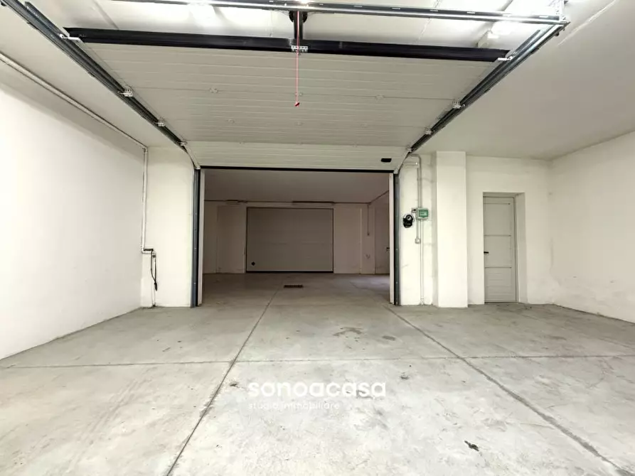 Immagine 3 di Garage in vendita  in via illica a Mondolfo