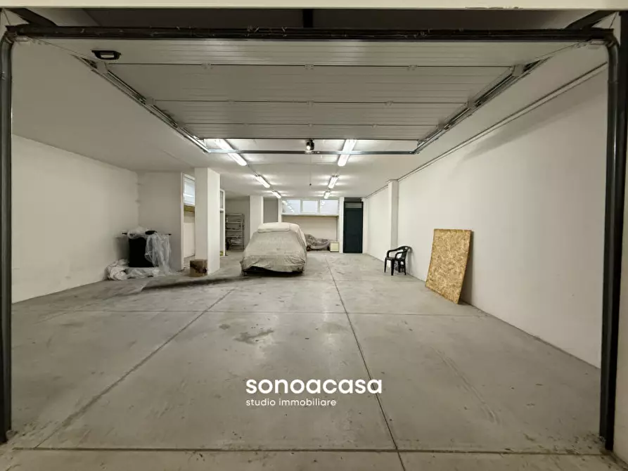 Immagine 9 di Garage in vendita  in via illica a Mondolfo