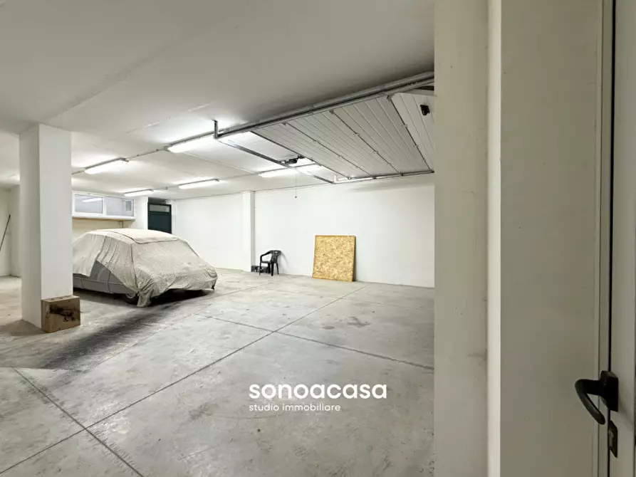 Immagine 10 di Garage in vendita  in via illica a Mondolfo
