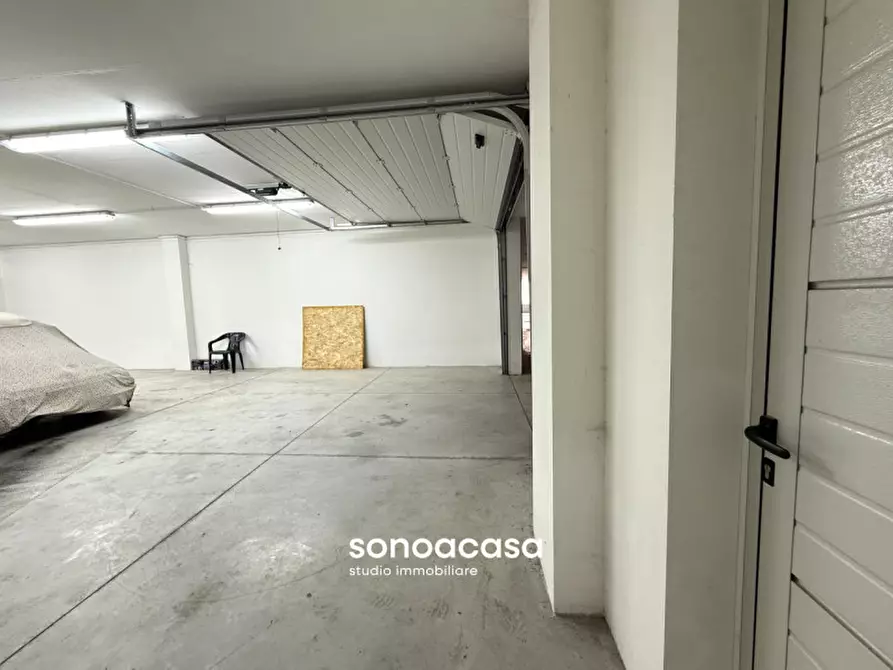Immagine 11 di Garage in vendita  in via illica a Mondolfo