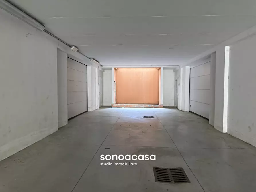 Immagine 12 di Garage in vendita  in via illica a Mondolfo