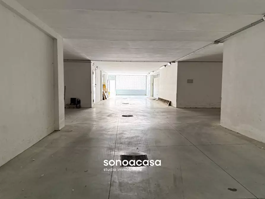 Immagine 14 di Garage in vendita  in via illica a Mondolfo