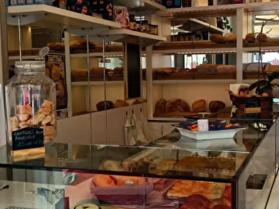 Immagine 1 di Attività commerciale in affitto  in VIA ROMA a Bagno A Ripoli
