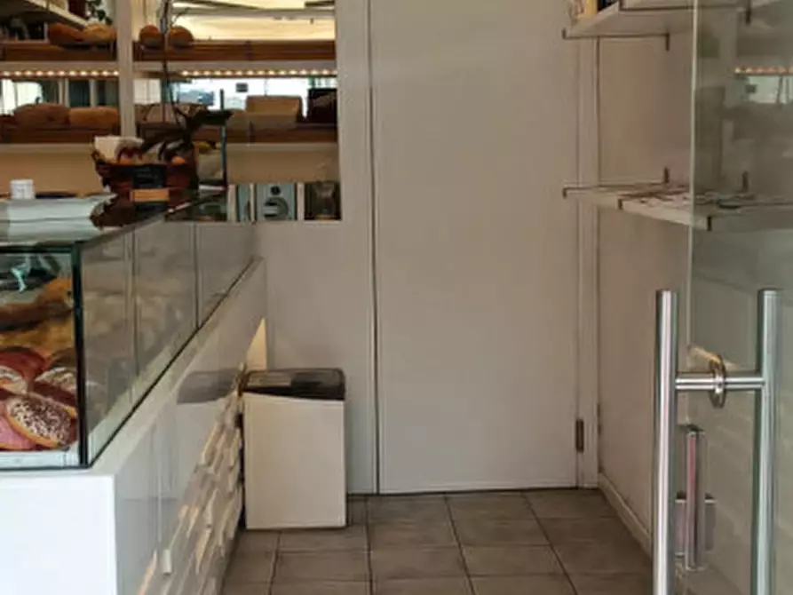 Immagine 2 di Attività commerciale in affitto  in VIA ROMA a Bagno A Ripoli