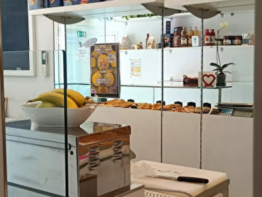 Immagine 3 di Attività commerciale in affitto  in VIA ROMA a Bagno A Ripoli