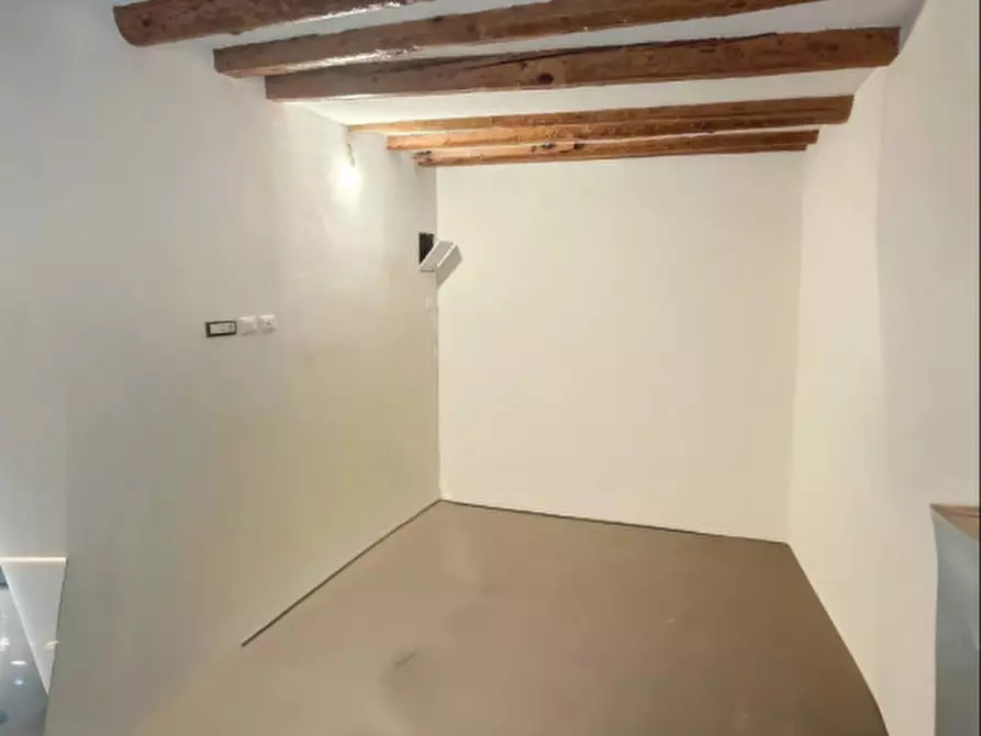 Immagine 1 di Negozio in vendita  a Venezia