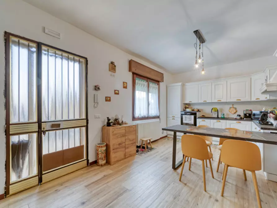 Immagine 2 di Casa trifamiliare in vendita  in Via Roma a Villafranca Padovana