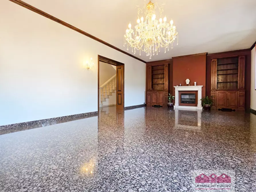 Immagine 3 di Villa in vendita  in Via Silvio Pellico a Caldogno