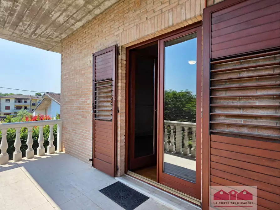 Immagine 30 di Villa in vendita  in Via Silvio Pellico a Caldogno