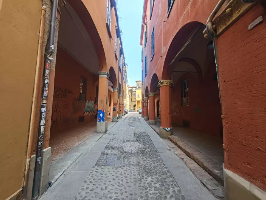 Immagine 19 di Camera in affitto  in via Valdonica a Bologna