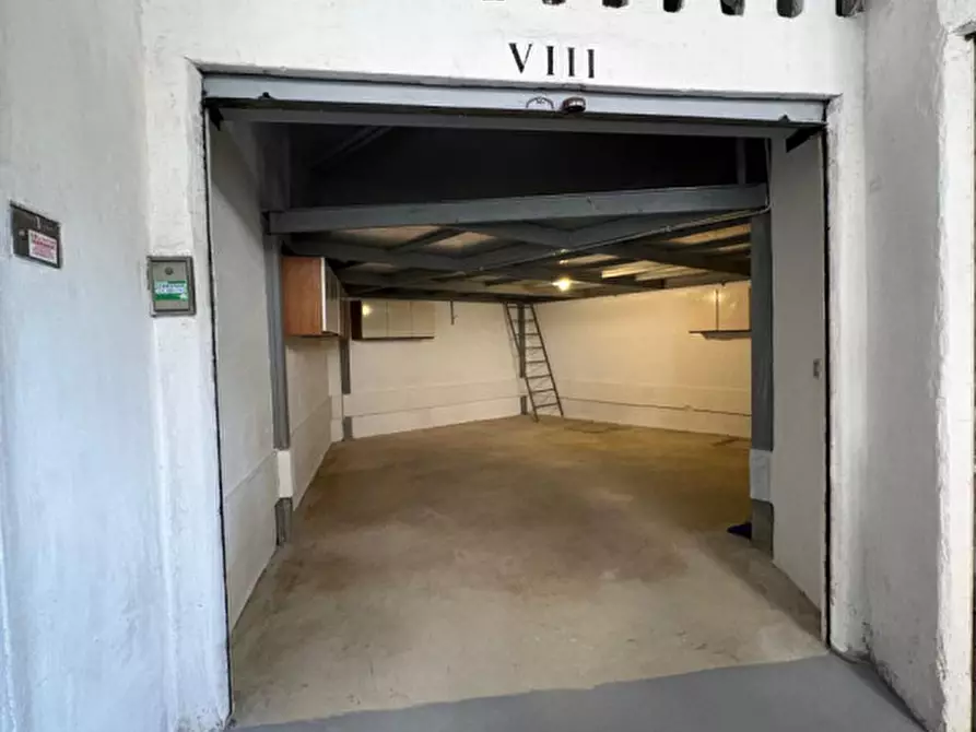 Immagine 1 di Garage in vendita  in Via Virginia Agnelli a Roma