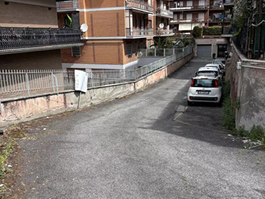 Immagine 3 di Garage in vendita  in Via Virginia Agnelli a Roma
