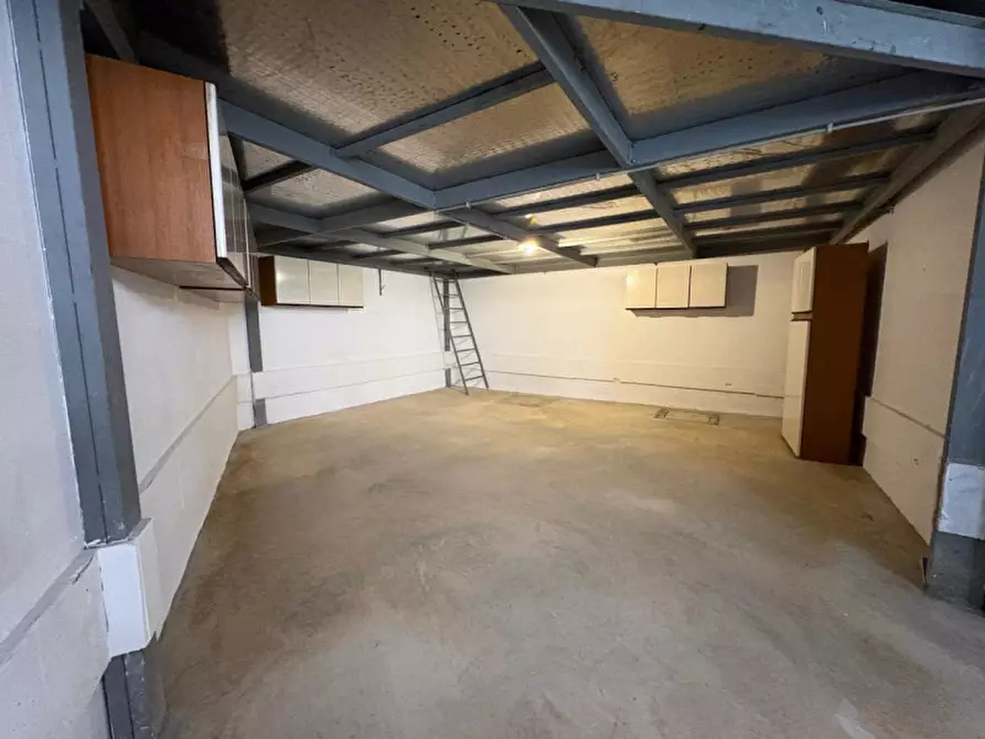 Immagine 8 di Garage in vendita  in Via Virginia Agnelli a Roma