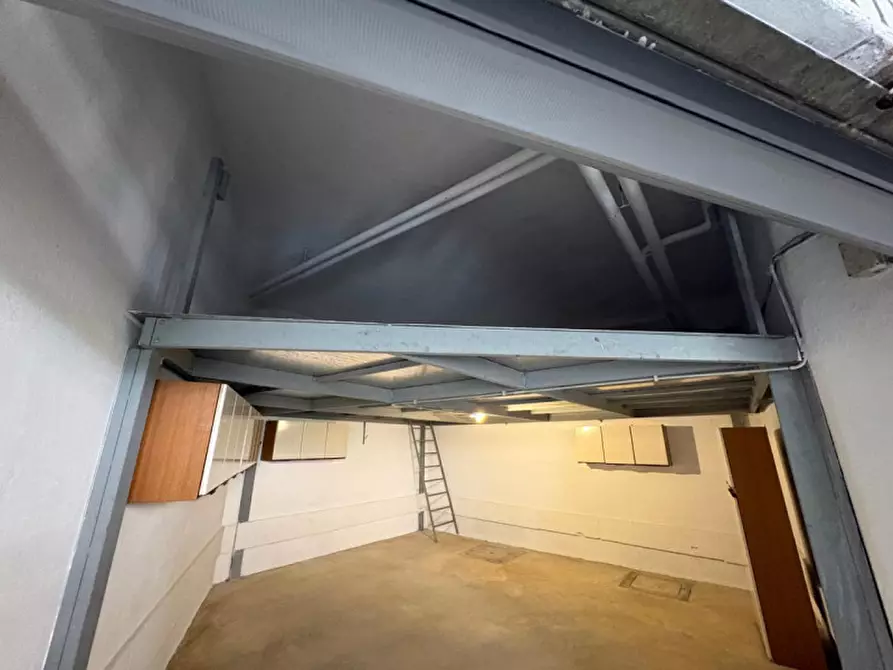 Immagine 10 di Garage in vendita  in Via Virginia Agnelli a Roma