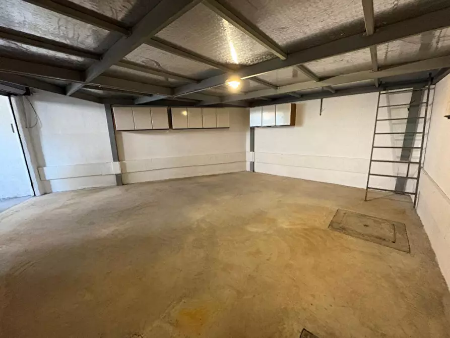 Immagine 11 di Garage in vendita  in Via Virginia Agnelli a Roma