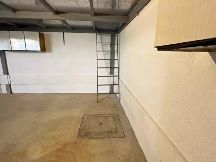 Immagine 12 di Garage in vendita  in Via Virginia Agnelli a Roma