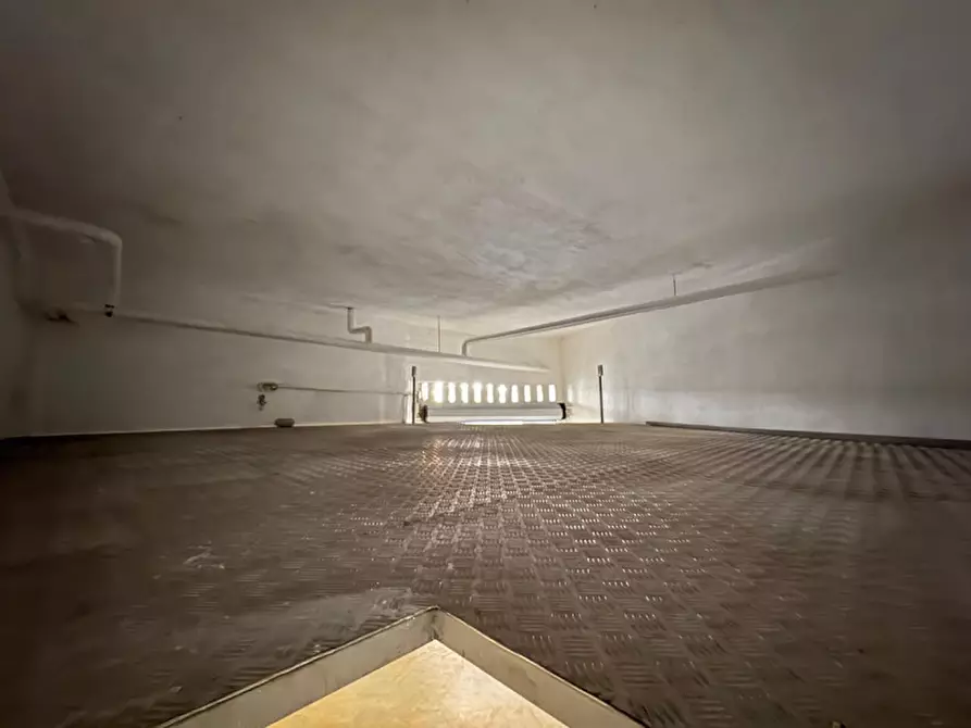 Immagine 13 di Garage in vendita  in Via Virginia Agnelli a Roma