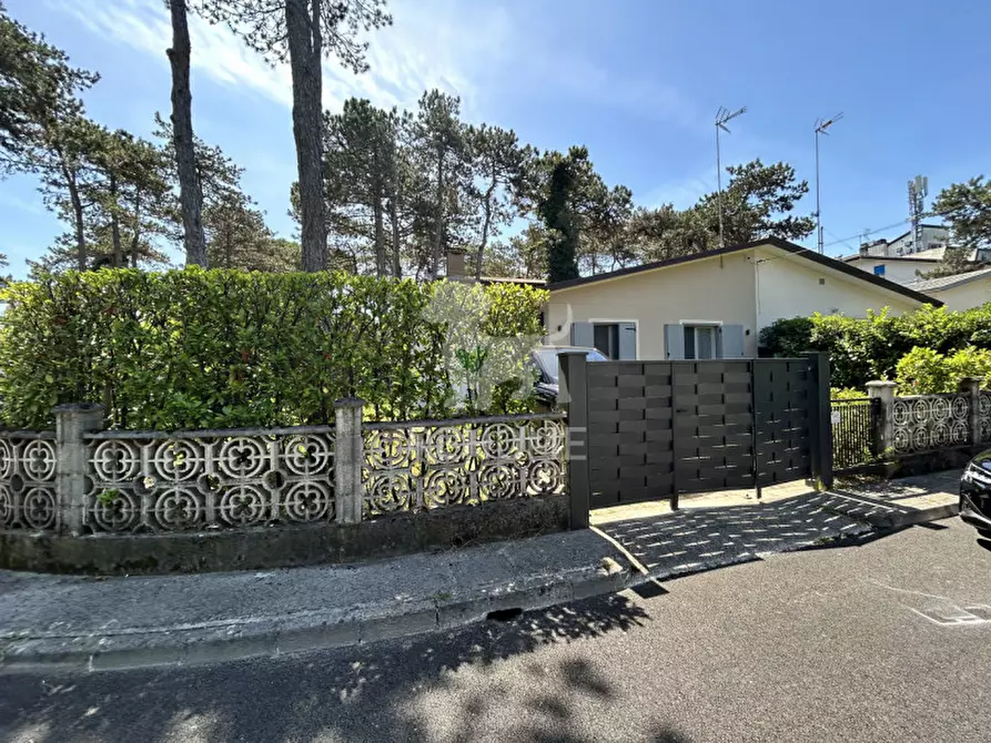 Immagine 13 di Casa bifamiliare in vendita  in Viale delle Palme a Lignano Sabbiadoro