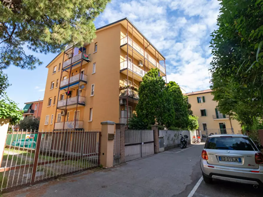 Immagine 1 di Appartamento in vendita  in Via Emilia Levante 118 a Bologna
