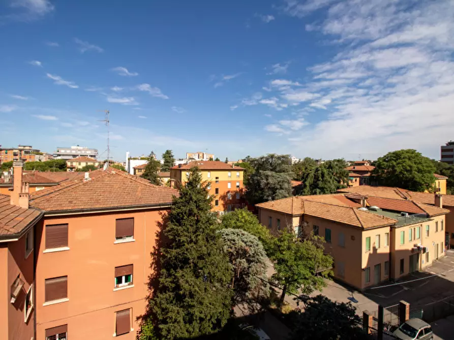 Immagine 3 di Appartamento in vendita  in Via Emilia Levante 118 a Bologna