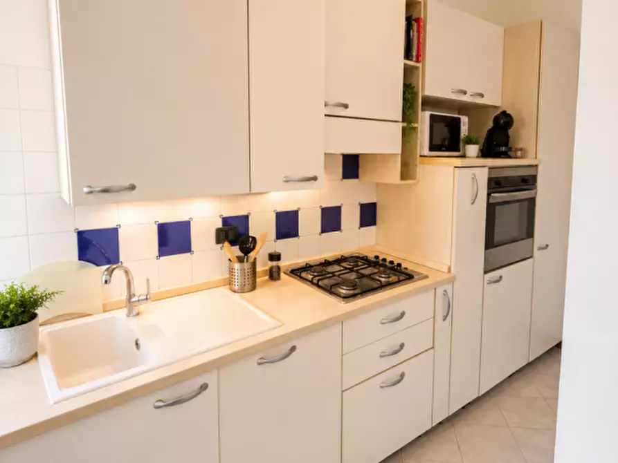 Immagine 7 di Appartamento in vendita  in Via Emilia Levante 118 a Bologna