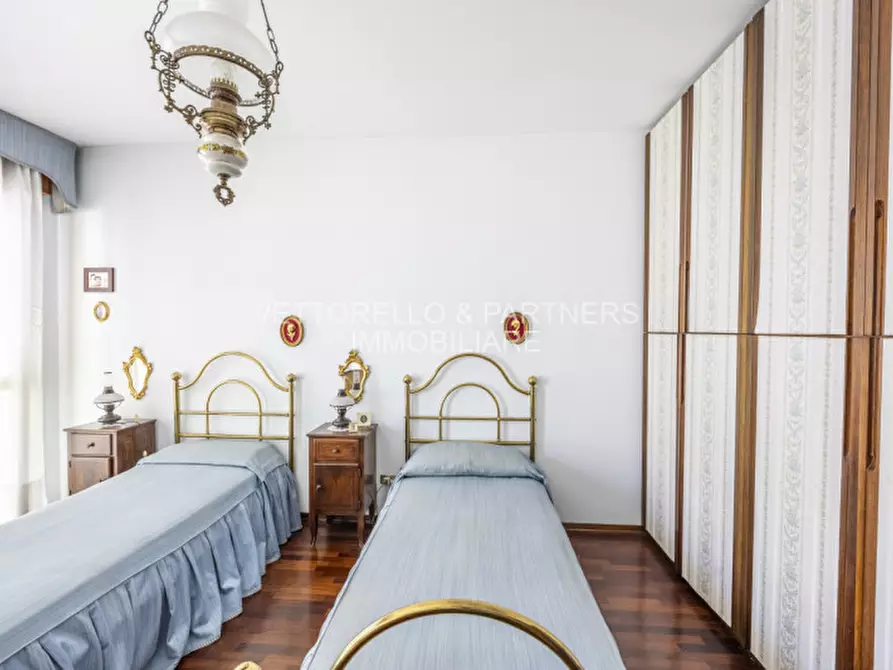 Immagine 42 di Appartamento in vendita  in via e.mattei a Venezia