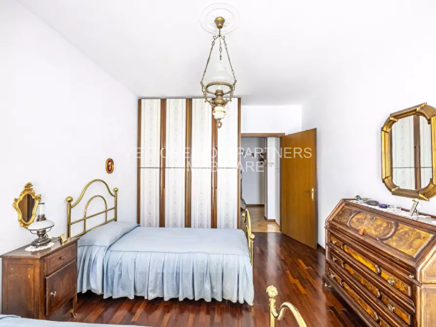 Immagine 43 di Appartamento in vendita  in via e.mattei a Venezia