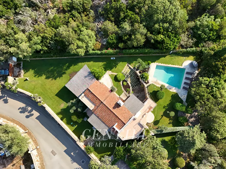 Immagine 1 di Villa in vendita  in Via Cala dei Ginepri a Arzachena