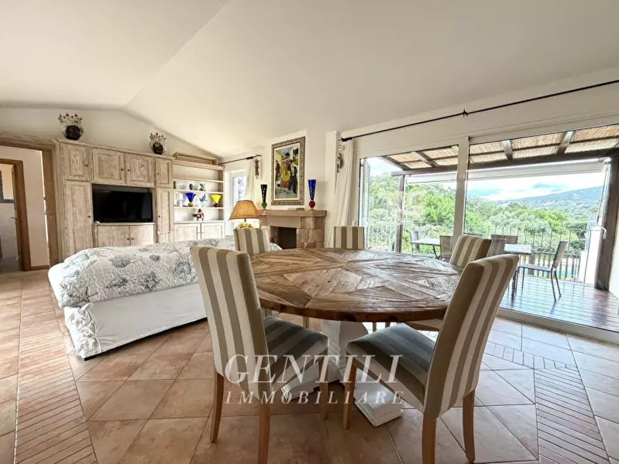 Immagine 3 di Villa in vendita  in Via Cala dei Ginepri a Arzachena
