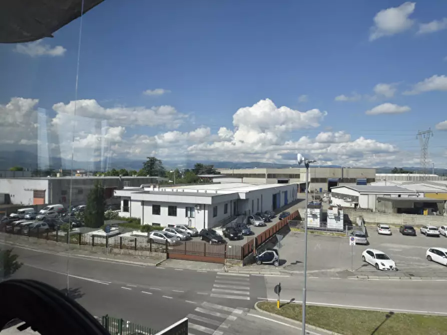 Immagine 1 di Negozio in vendita  in VIA PRIMO MAGGIO a Bussolengo