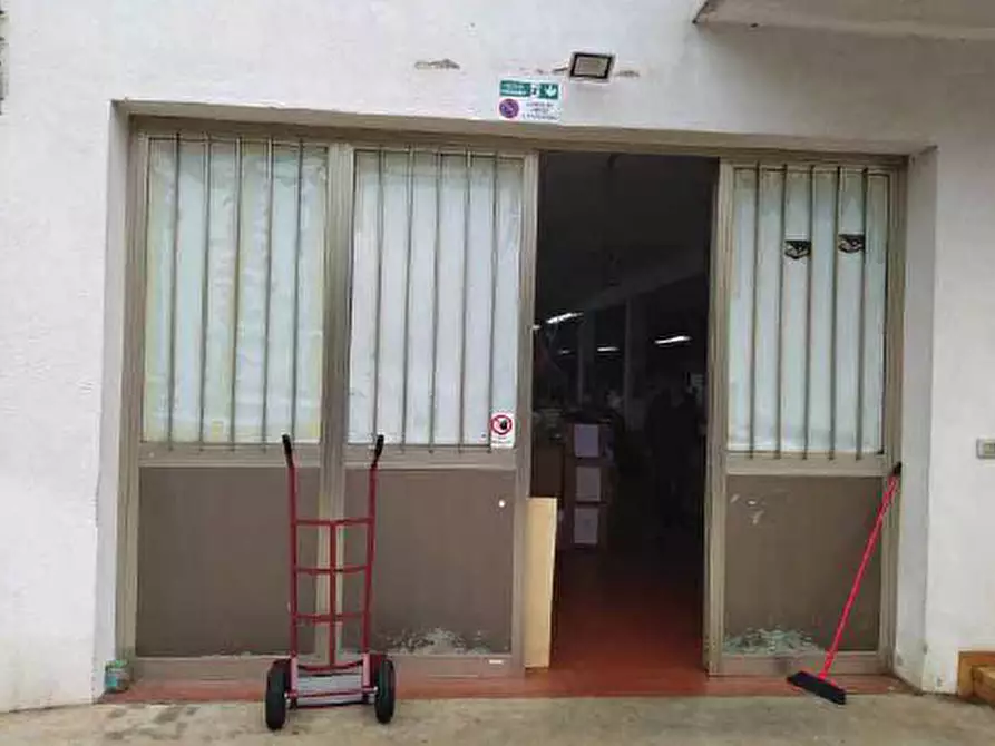 Immagine 2 di Laboratorio in vendita  in Via Francesco Baracca, 2 a Giavera Del Montello