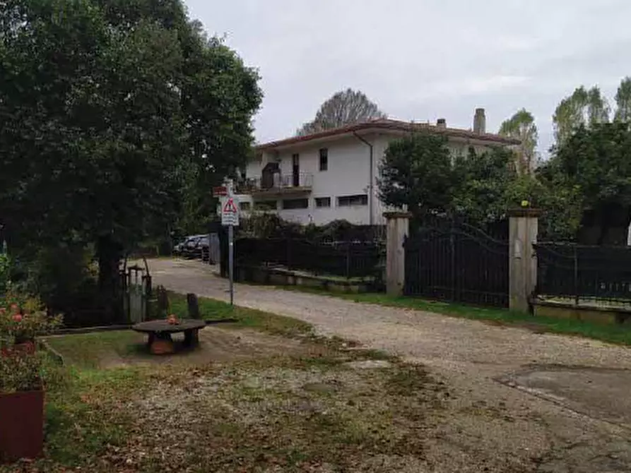 Immagine 3 di Laboratorio in vendita  in Via Francesco Baracca, 2 a Giavera Del Montello