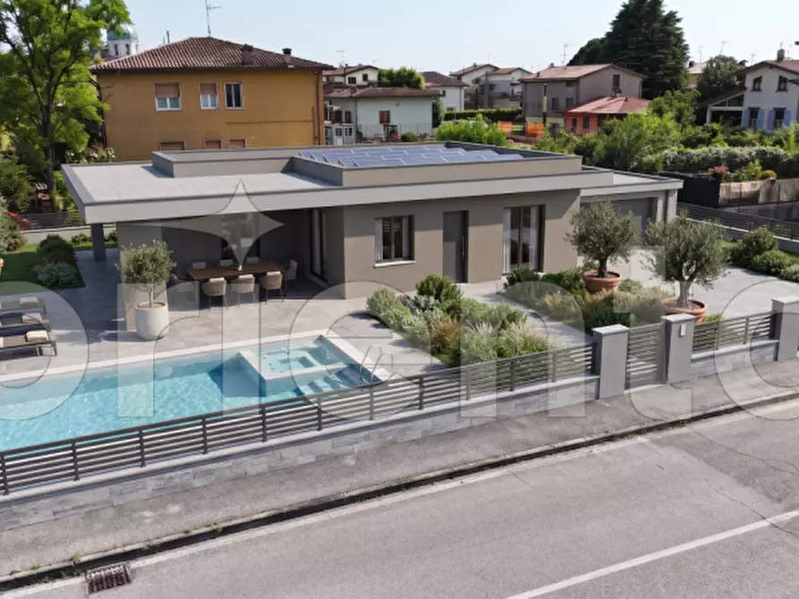 Immagine 1 di Villa in vendita  in Via Sant'Angela Merici a Montichiari