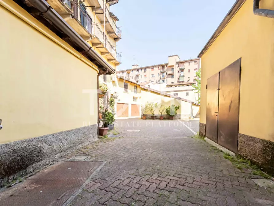 Immagine 34 di Appartamento in vendita  in via Thaon Di Revel 10 a Milano