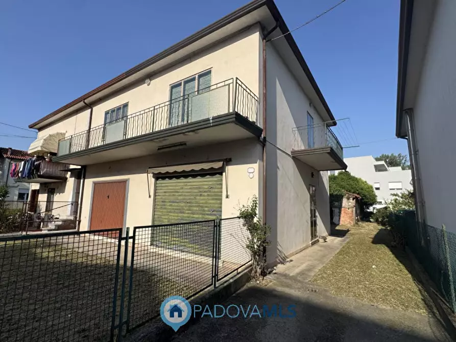 Immagine 1 di Casa bifamiliare in vendita  a Padova