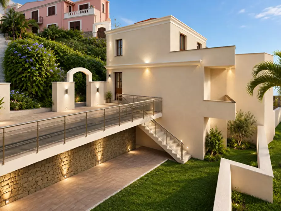 Immagine 3 di Casa indipendente in vendita  in Via Roccazze a Milazzo