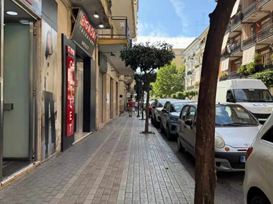 Immagine 1 di Negozio in vendita  in Via Giuseppe Mazzini 112 a Battipaglia